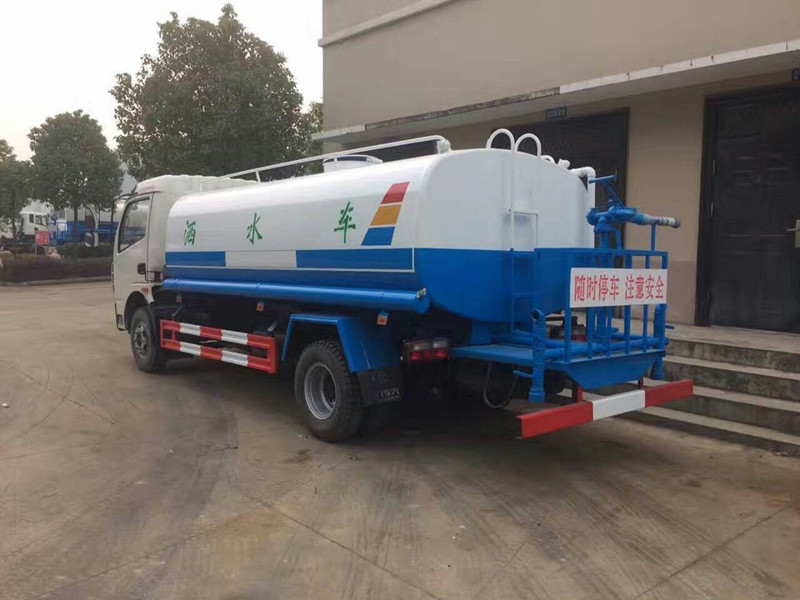 東風多利卡灑水車圖片方位展示