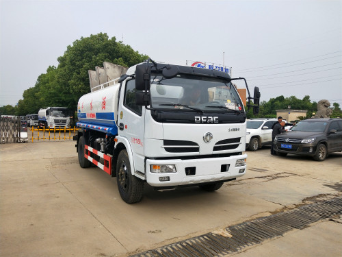 環衛灑水車報價 8立方灑水車價格-湖北程力