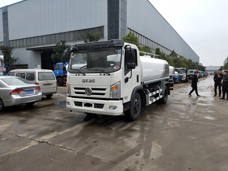 十方灑水車