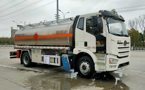 楚飛牌CLQ5181GYY6CA型鋁合金運油車