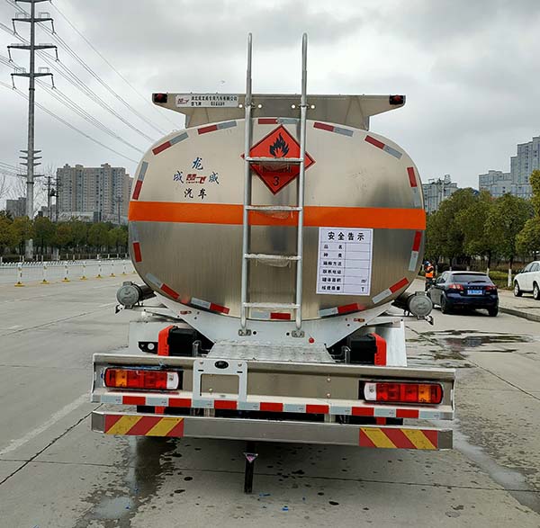 楚飛牌CLQ5181GYY6CA型鋁合金運油車