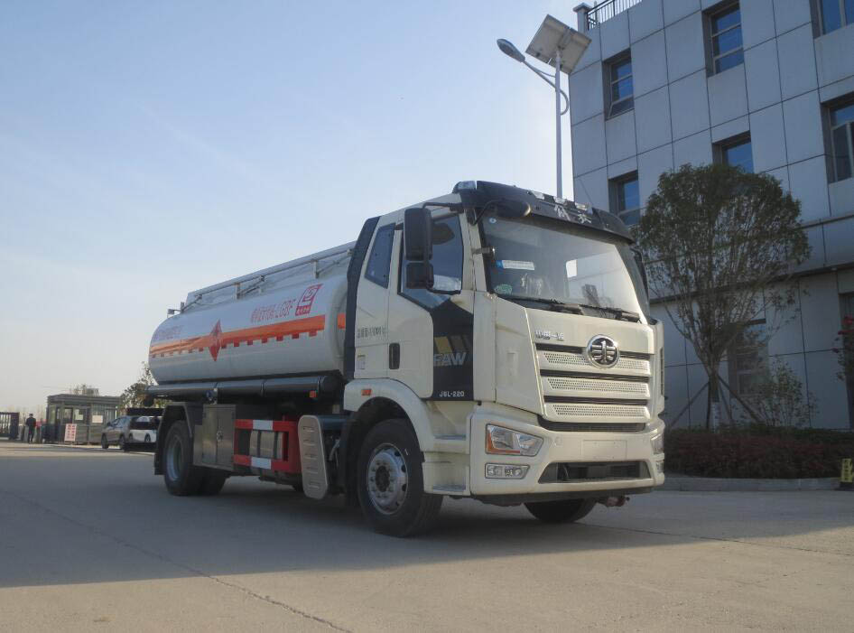 醒獅牌SLS5181GYYC6型運油車